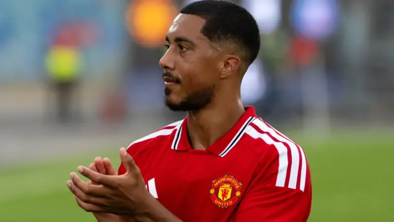 Manchester United sign Youri Tielemans from Aston Villa image 1