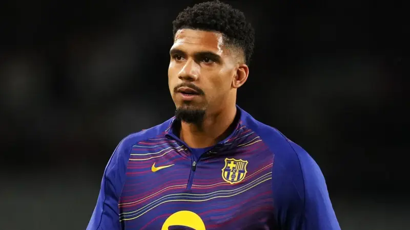 Liverpool secure Ronald Araujo on season-long loan from Barcelona