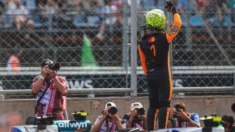 Norris commits to McLaren image 1
